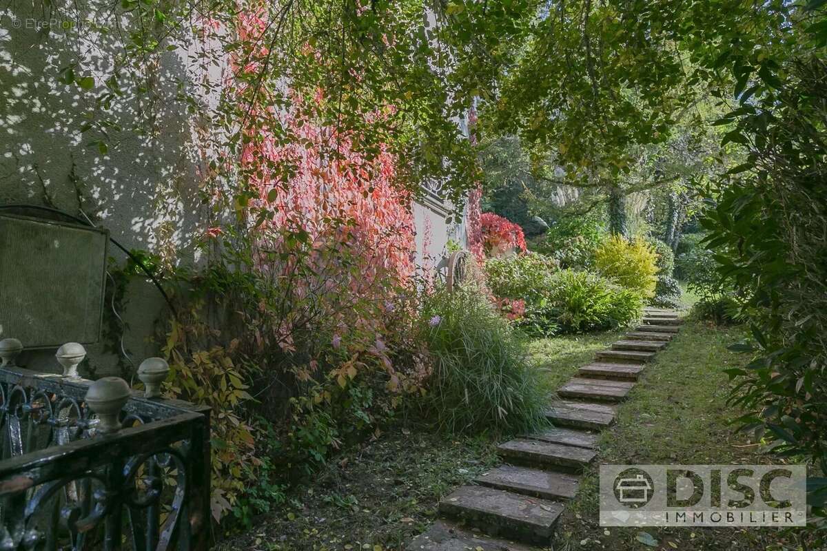 Maison à SAINT-MARTIN-LAGUEPIE