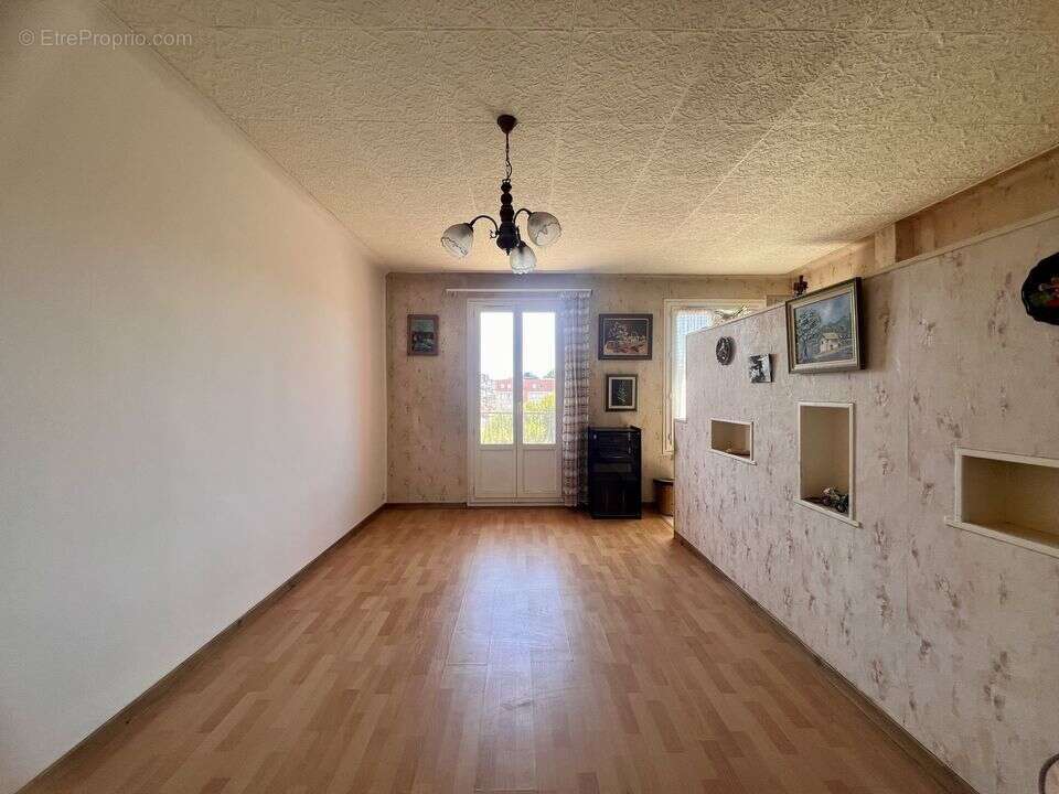 Séjour t3 avec balcon clairimmo blancarde - Appartement à MARSEILLE-4E