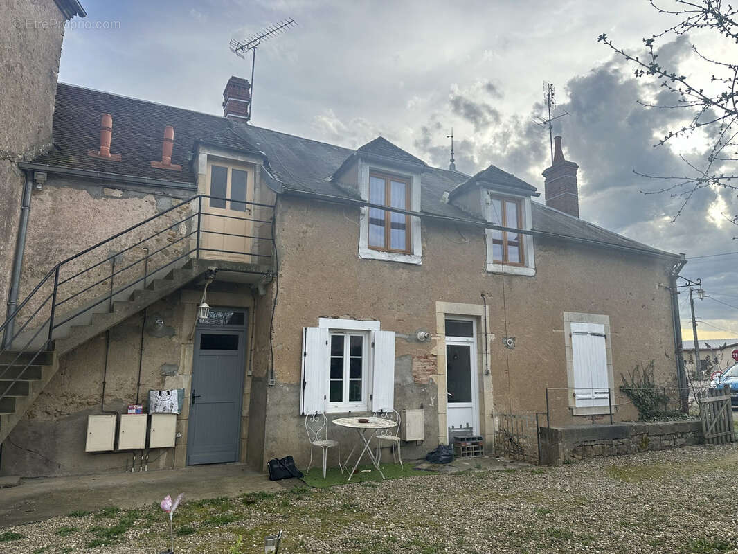 Appartement à AINAY-LE-CHATEAU
