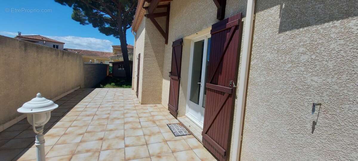 Villa de type T5 au Grau d'agde de 121m² environ sur une parcelle de 1 000m² environ. - photo 6