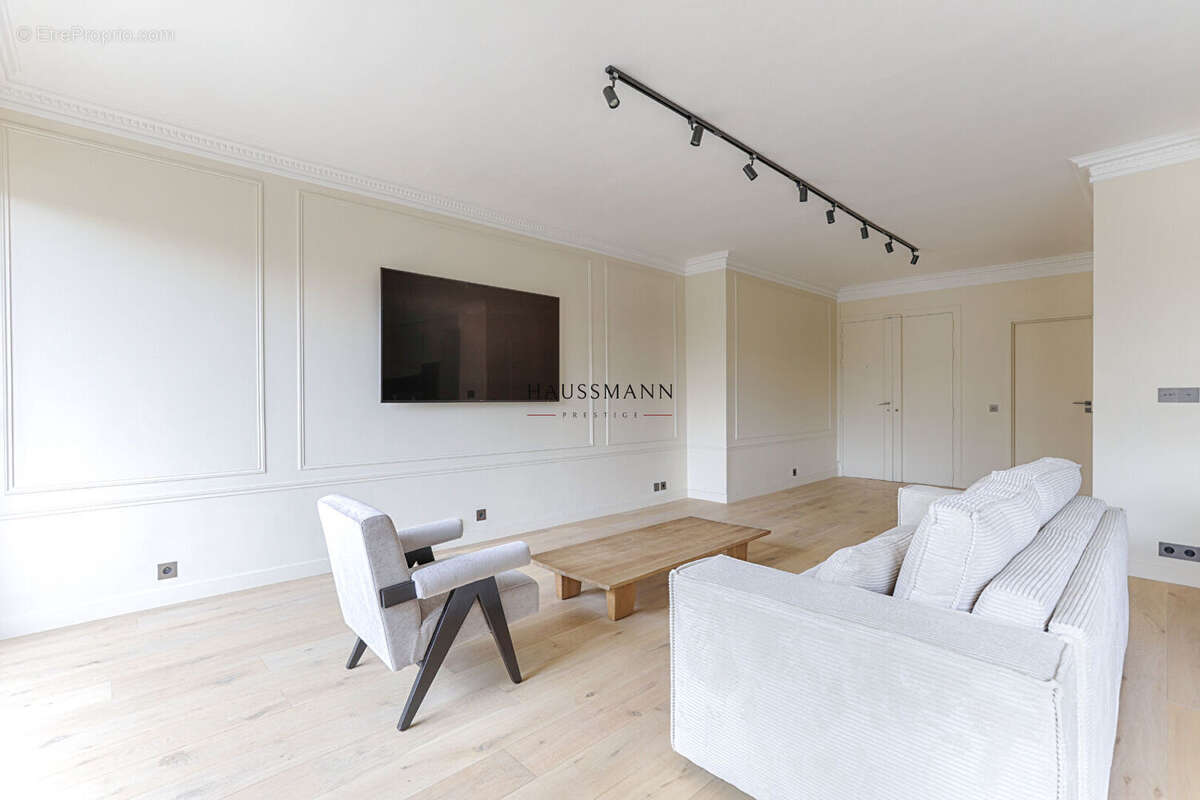 Appartement à NEUILLY-SUR-SEINE