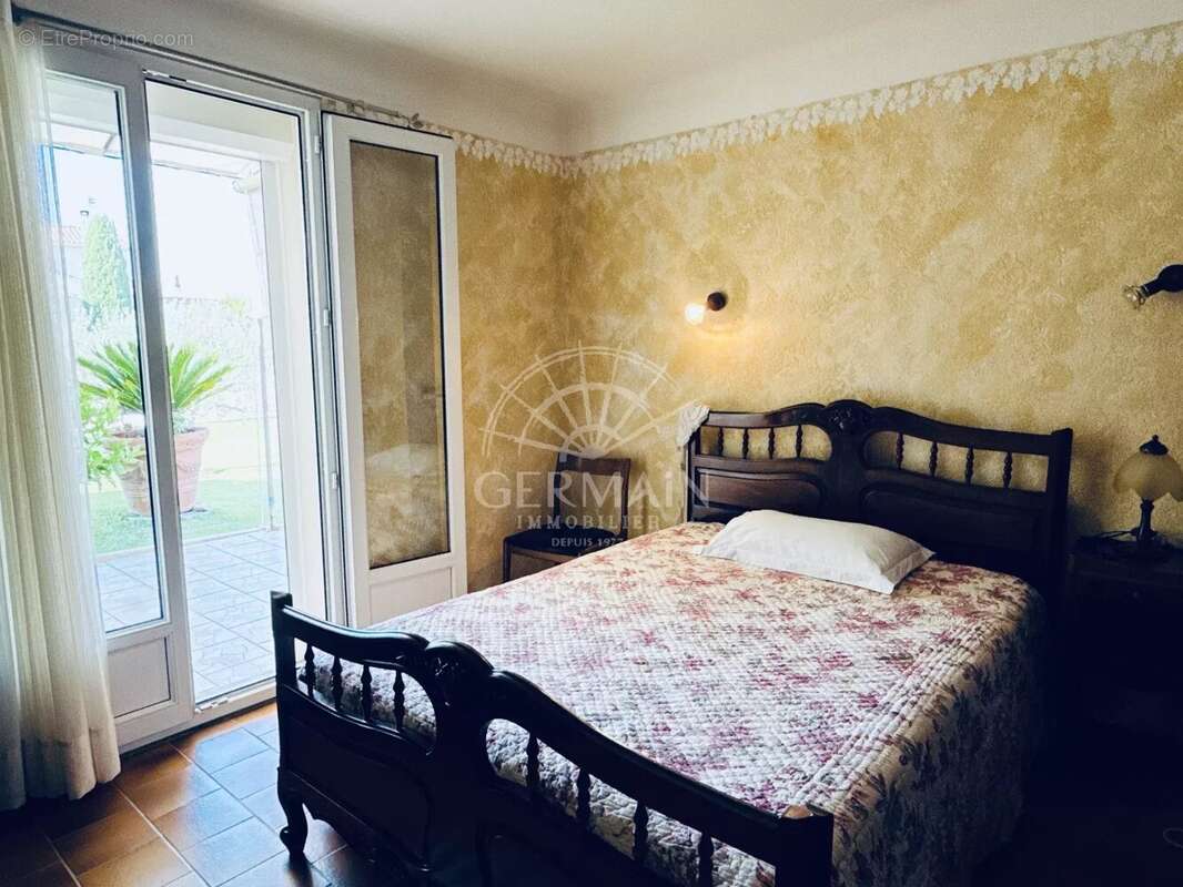 L'Isle-sur-la-Sorgue, à vendre en EXCLUSIVITÉ, maison de plain-pied avec piscine et garage sur 1000 m² de terrain. - photo 8