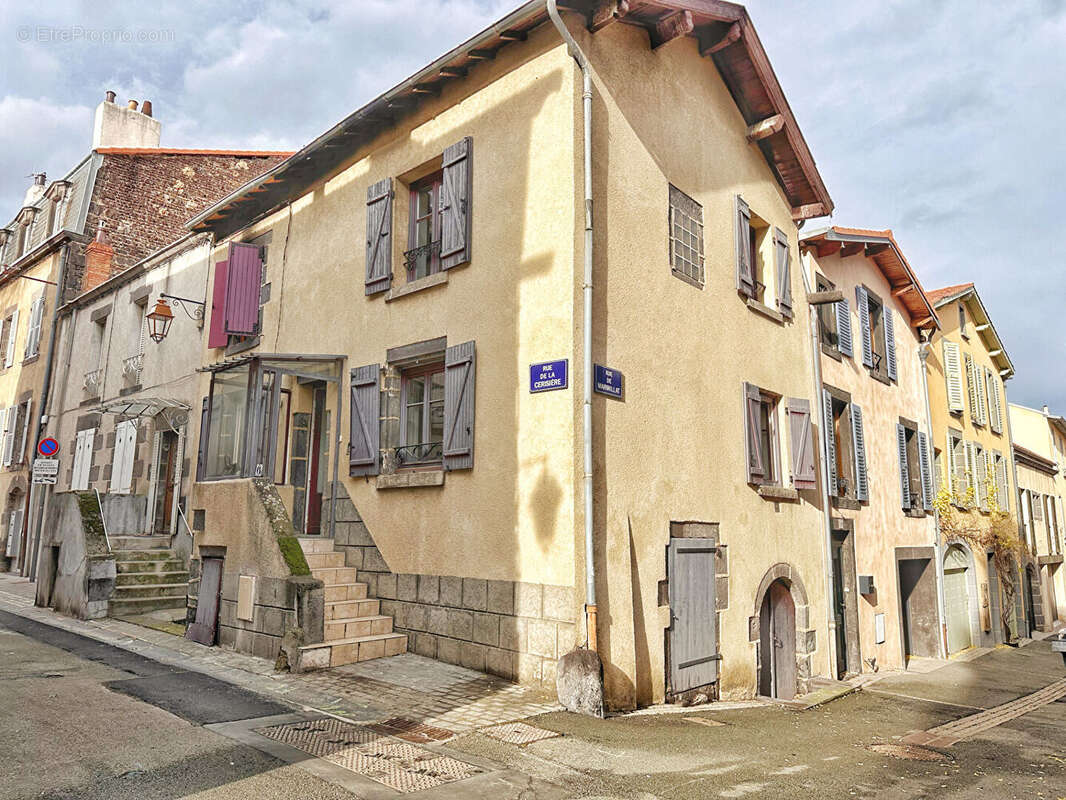 Maison à CLERMONT-FERRAND