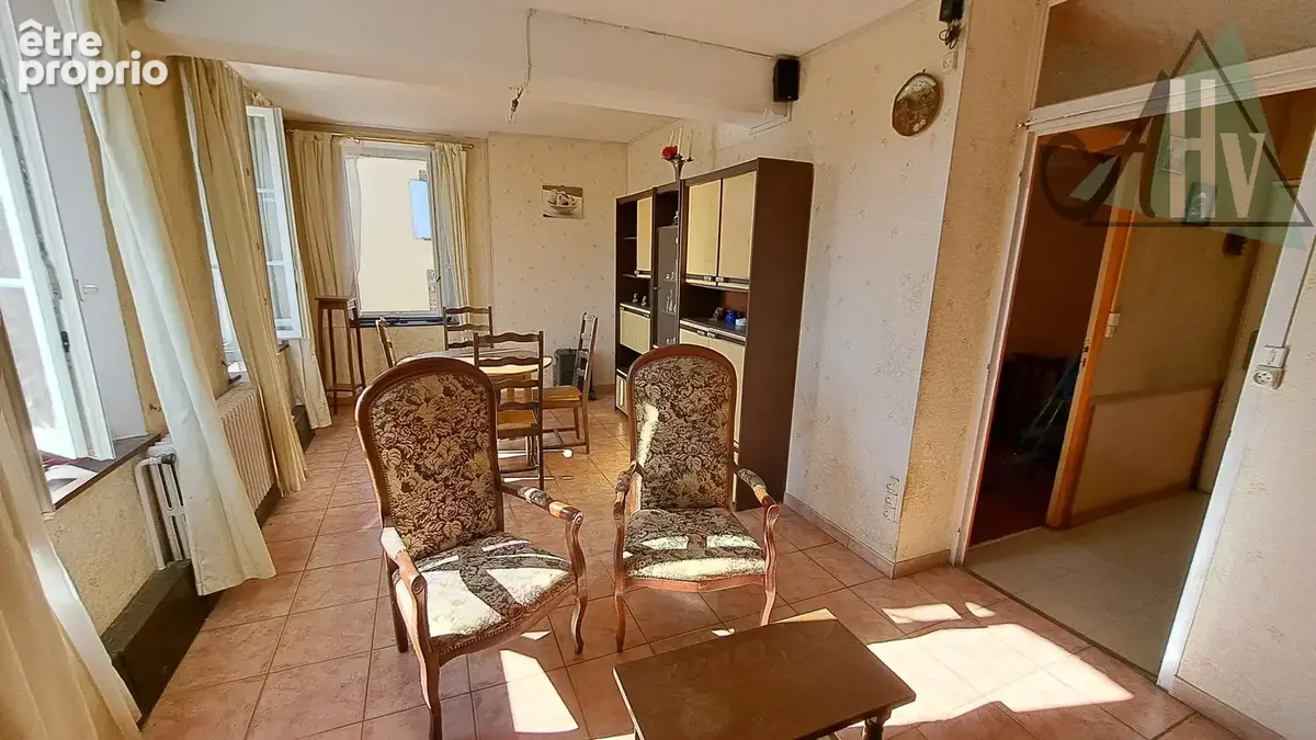 Entre Thorigny sur Oreuse et Villeneuve l'Archevêque - Grande maison de 283 m2 avec 8 chambres, dépendances et - photo 10