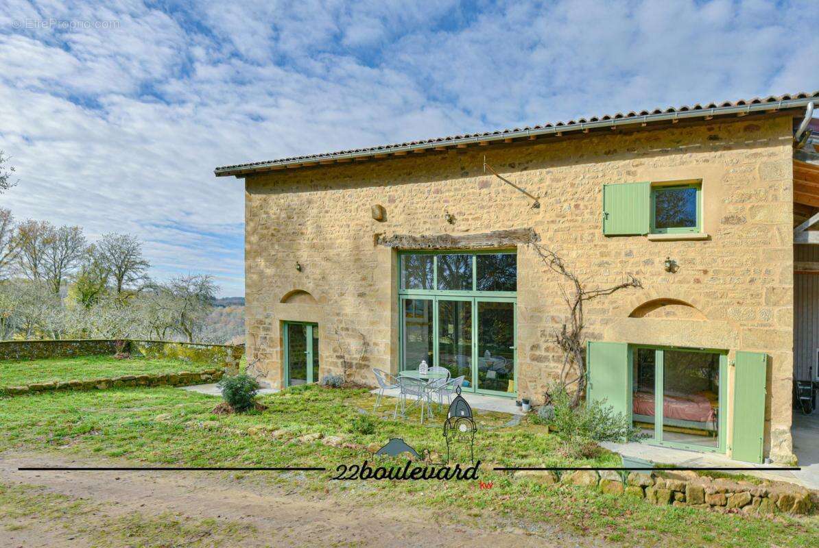 Maison à COMPREIGNAC