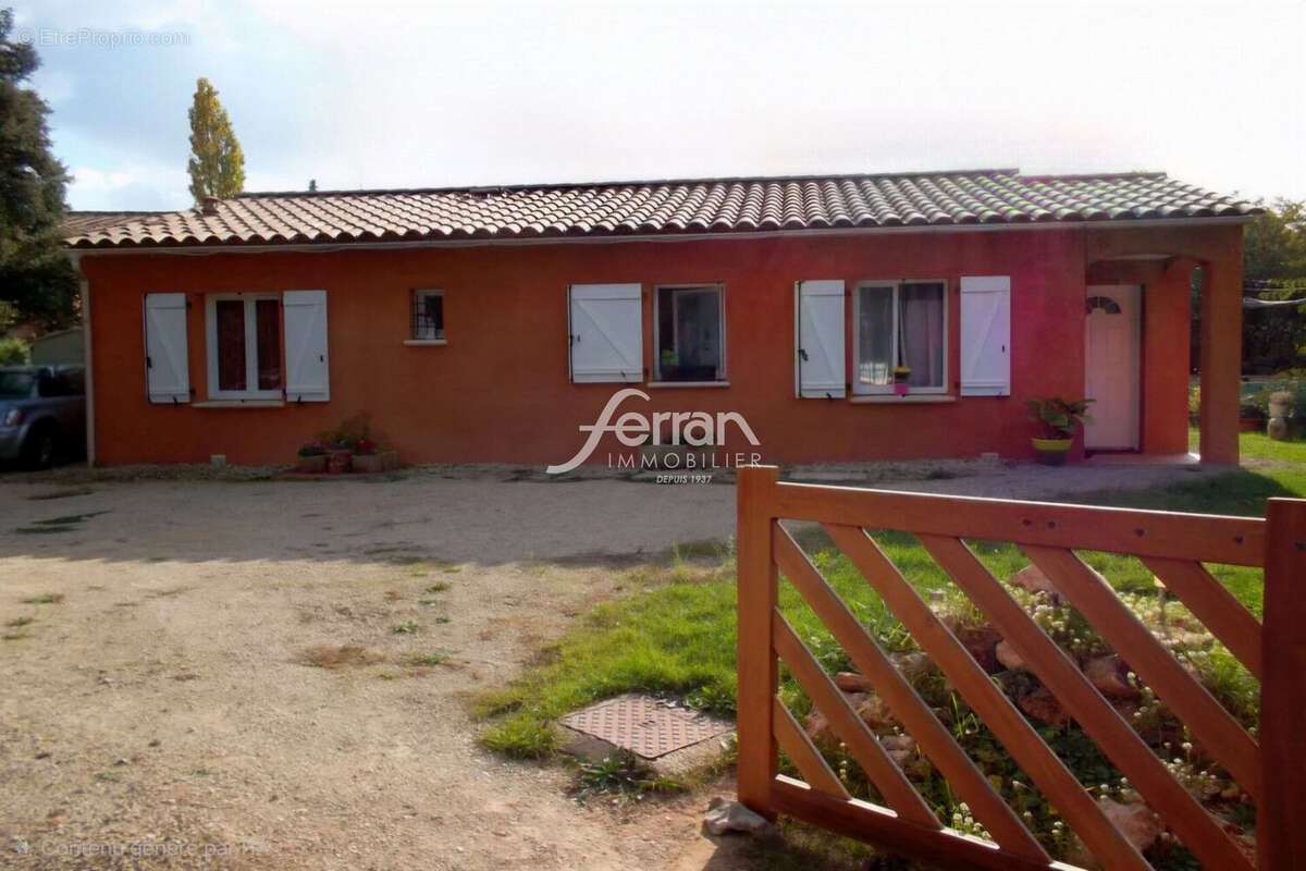 Maison à VILLECROZE