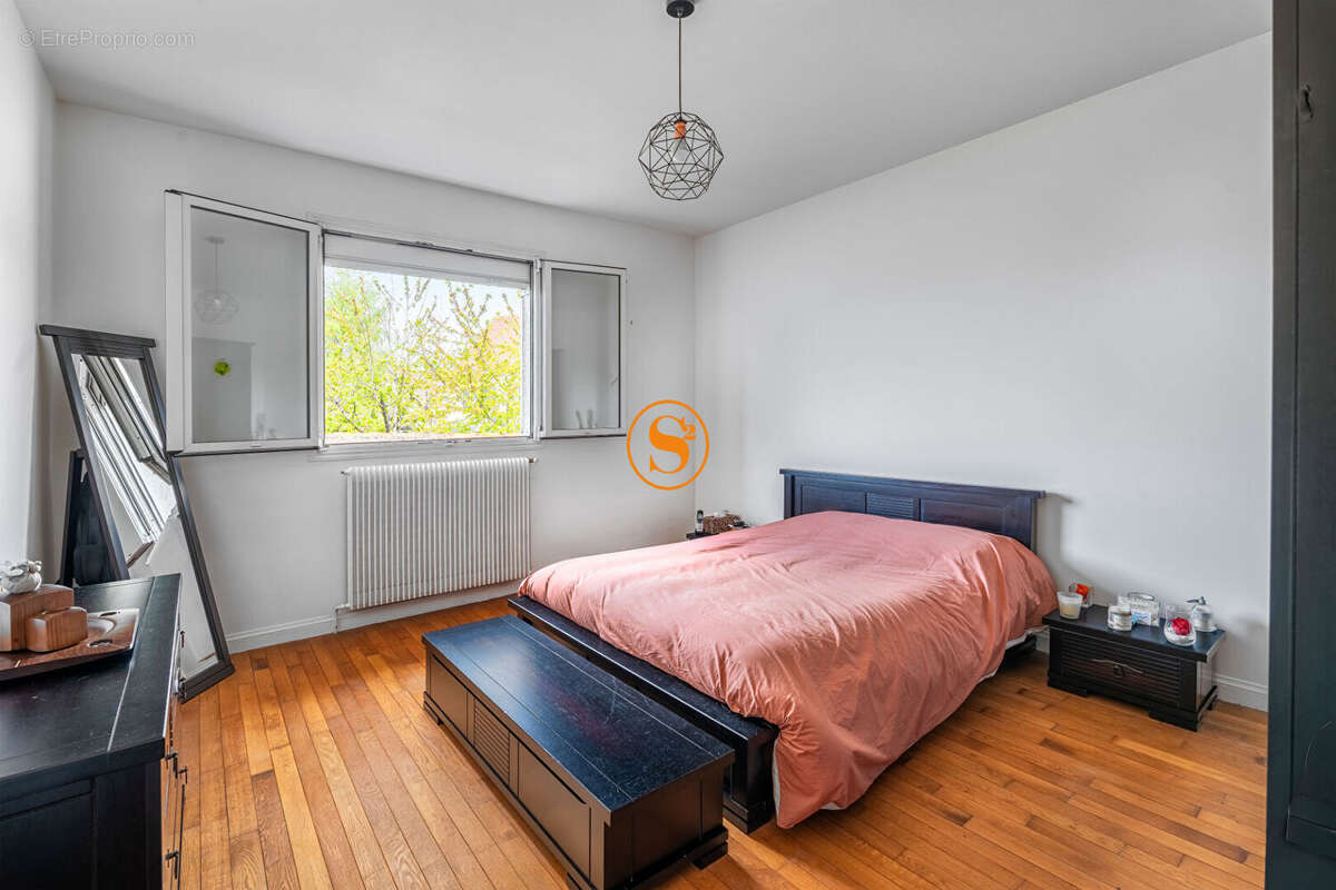 Maison à LA CHAPELLE-EN-SERVAL