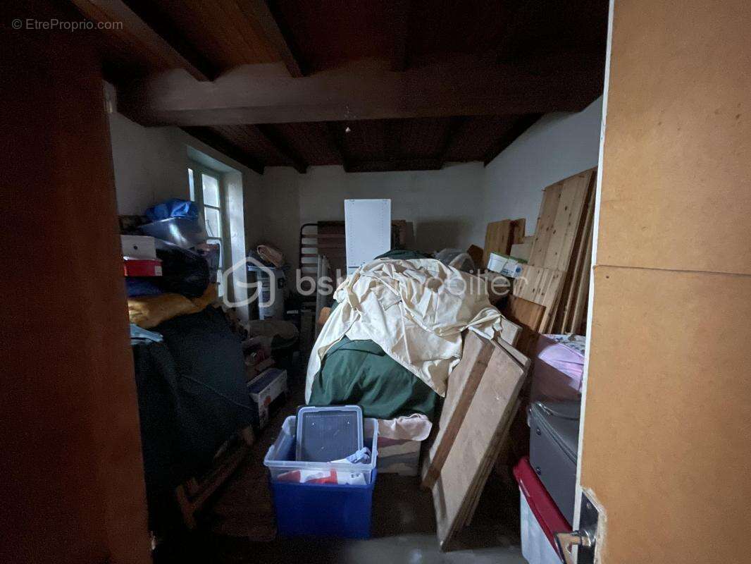  maison en pierre avec dépendance  –  potentiel – 109 000 € négociable - photo 10