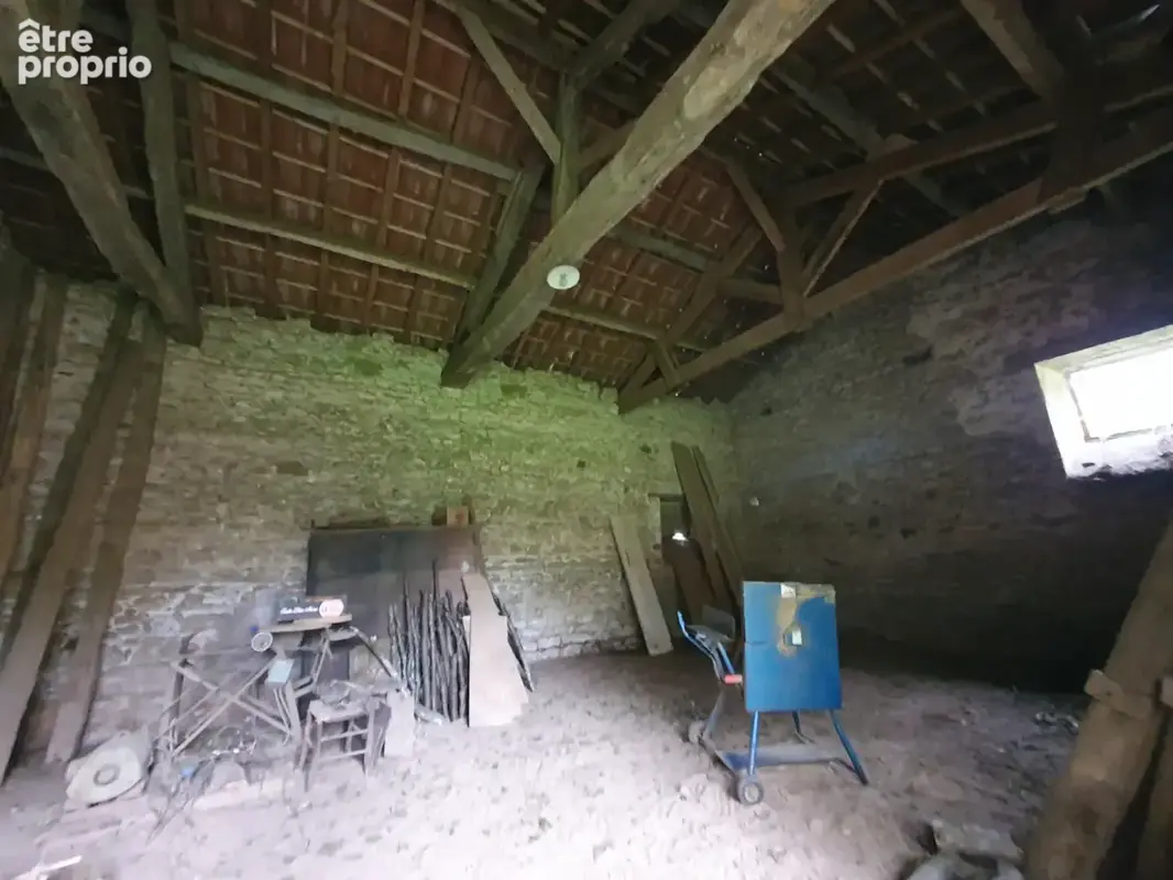 hangar gauche suite