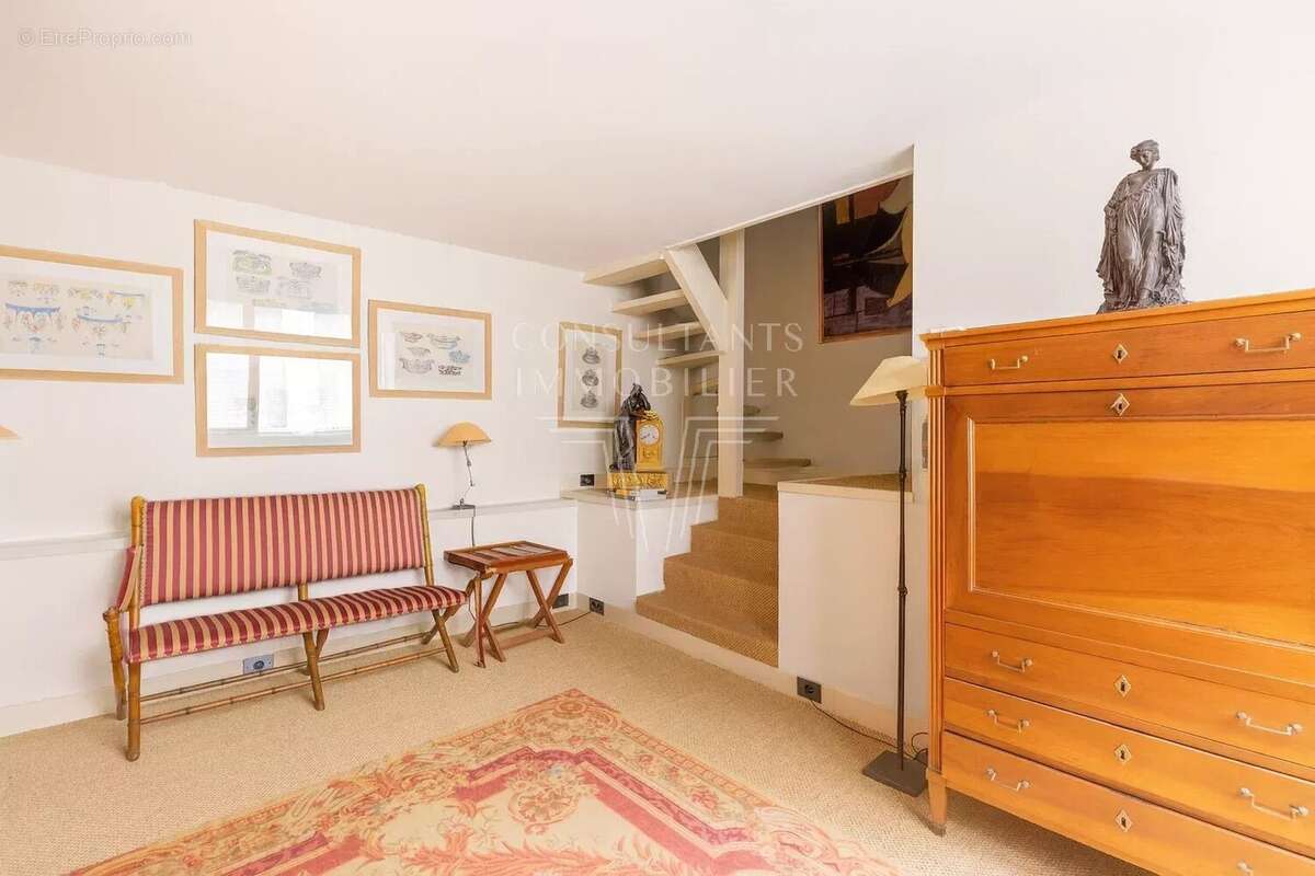 Appartement à PARIS-7E
