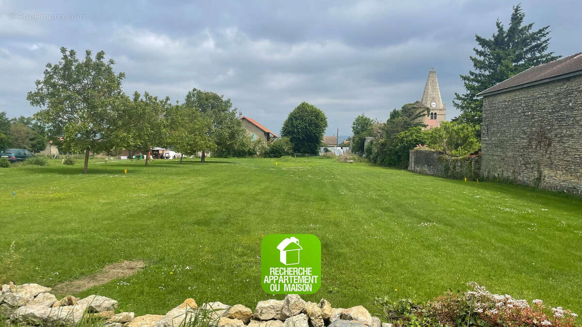 Terrain à SAINT-HILAIRE-DE-BRENS