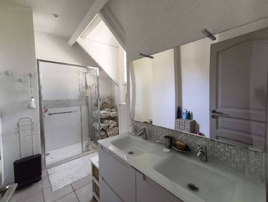 Maison 222 m² à Nesles-La-Vallee  - photo 10