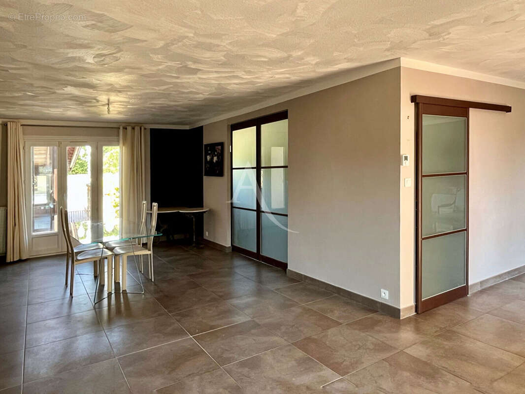 Maison  familiale 4 pièce(s) 110m2, proche Bordeaux et commodités. - photo 5