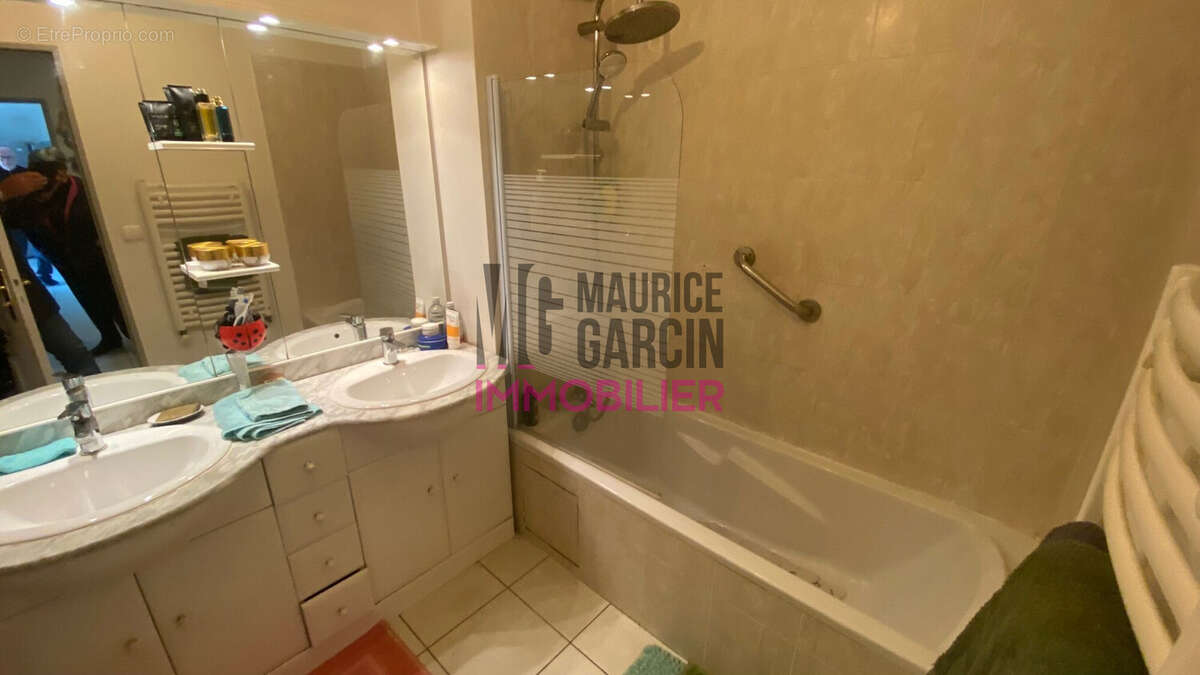 Appartement à ENTRAIGUES-SUR-LA-SORGUE