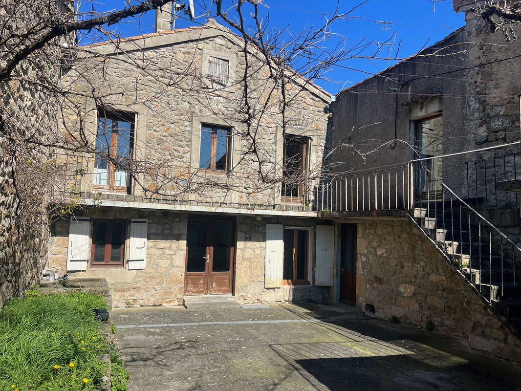 Maison à SAINT-APOLLINAIRE-DE-RIAS