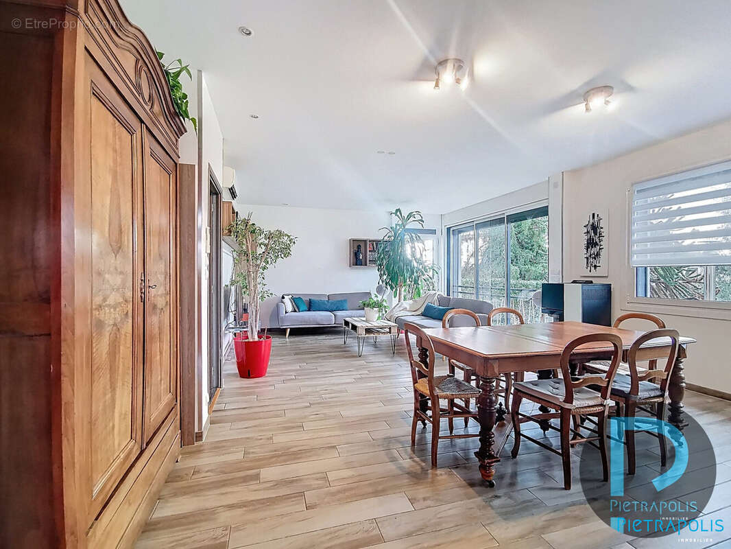 pièce à vivre climatisée - Maison à REPLONGES