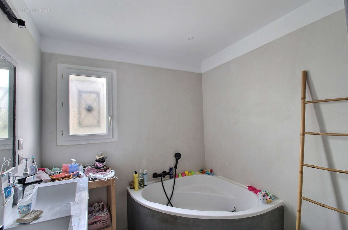 Maison à SAINT-MARTIN-DE-LONDRES