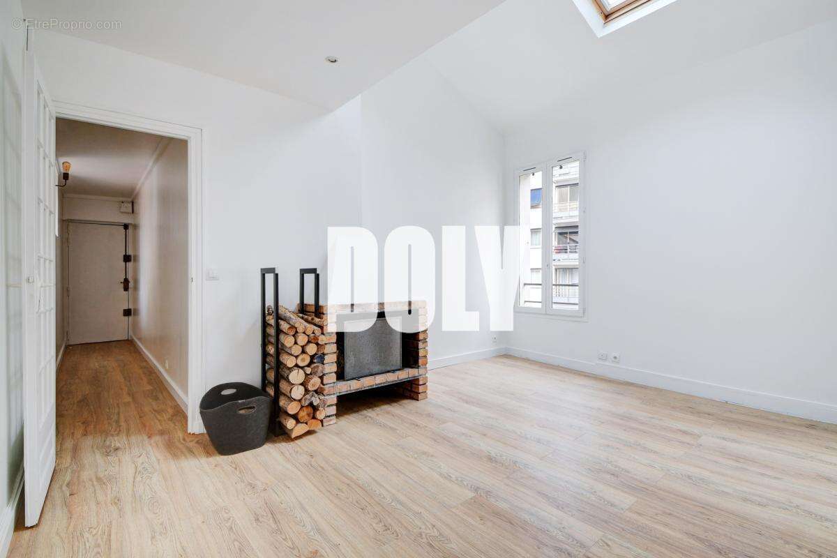 Appartement à PARIS-16E