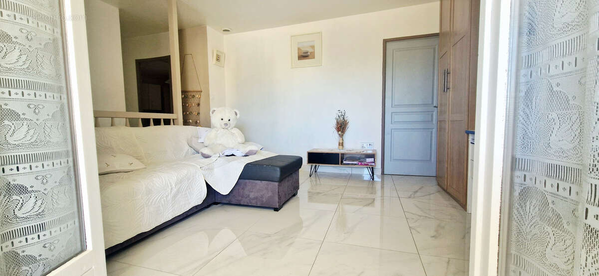 Maison à CHAVANOZ