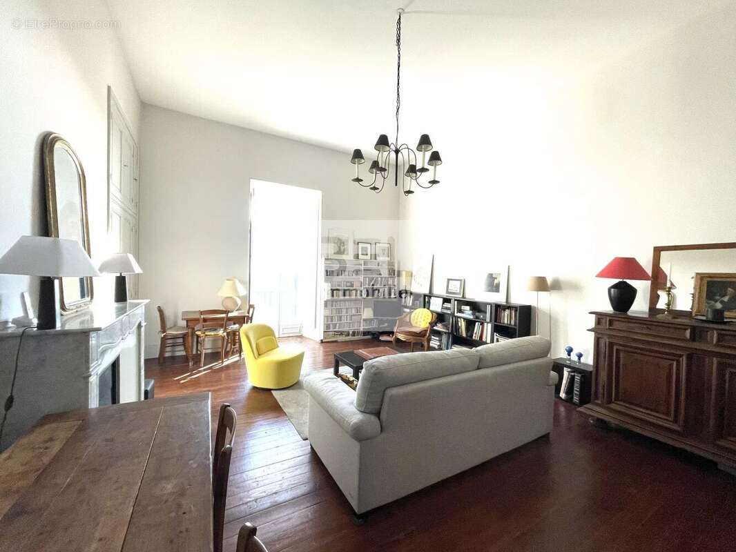 Appartement à VILLENEUVE-LES-AVIGNON