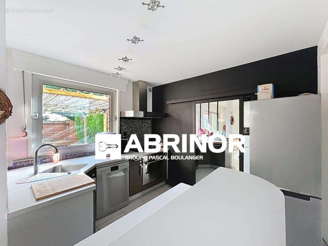 Maison Coup de Coeur, 3 chambres sur le même palier et bureau, salle de bain, garage et jardin - photo 4