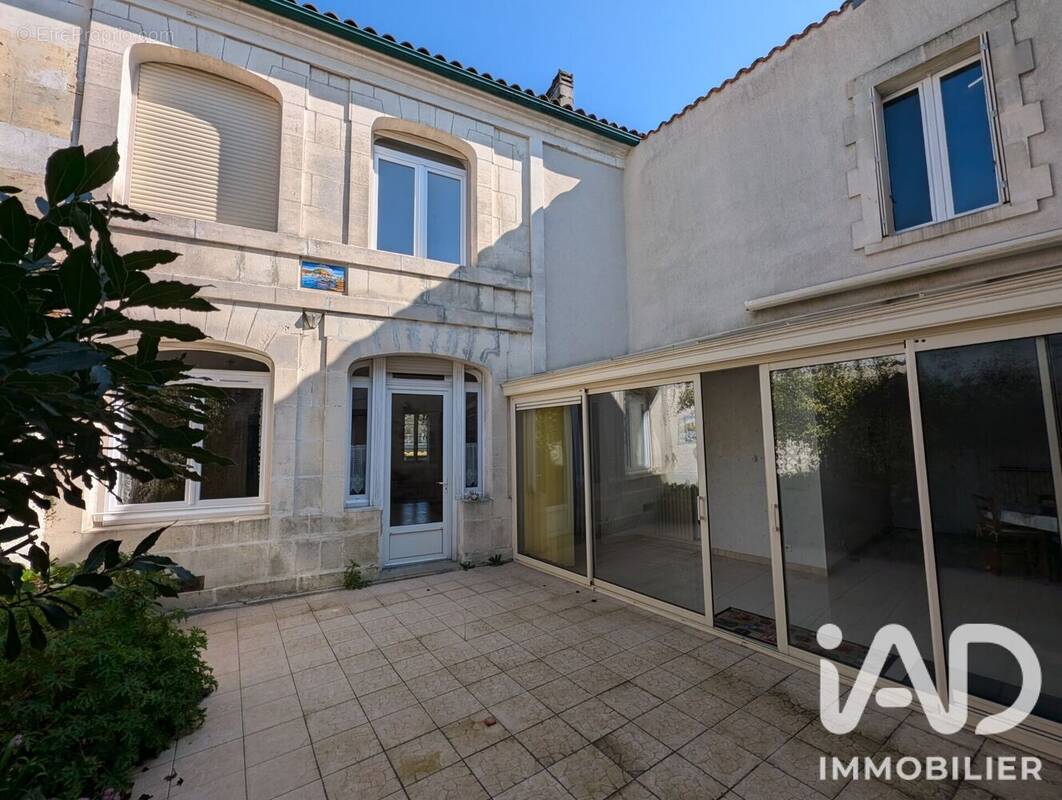 Photo 1 - Maison à COGNAC