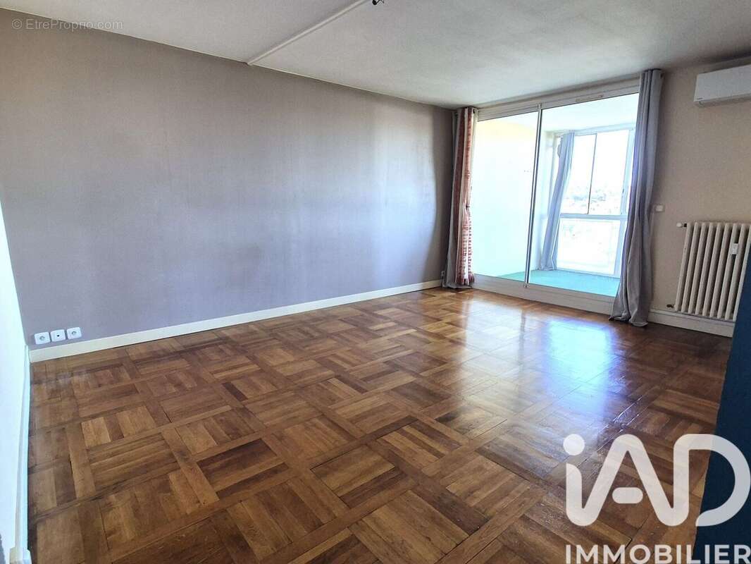 Photo 2 - Appartement à BAGNOLS-SUR-CEZE