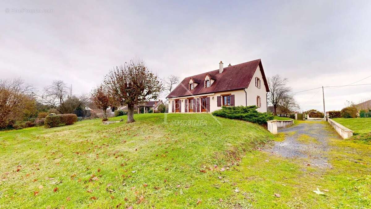 Maison à DOMPIERRE-SUR-BESBRE