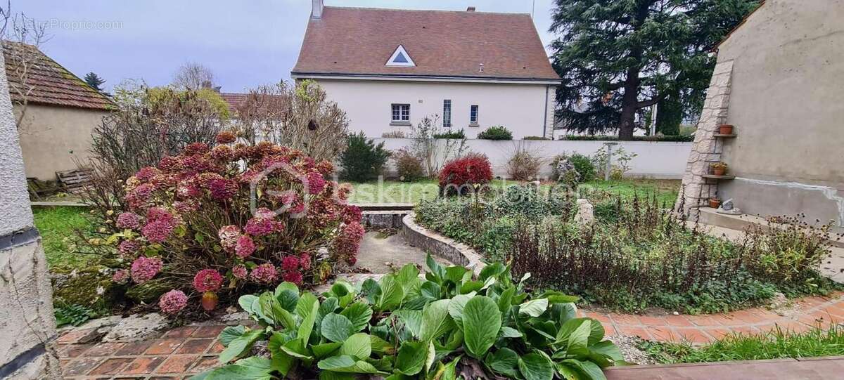 Maison à SAINT-HILAIRE-SAINT-MESMIN