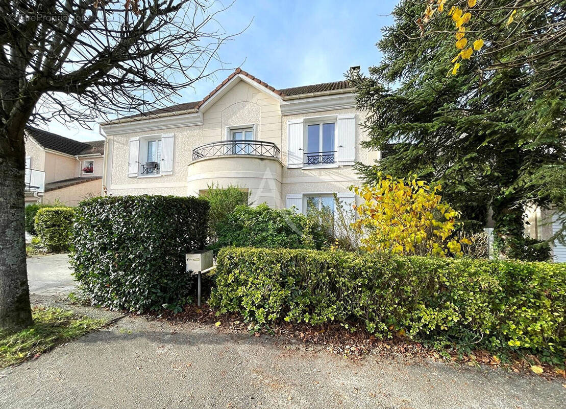 Maison à CHEVRY-COSSIGNY