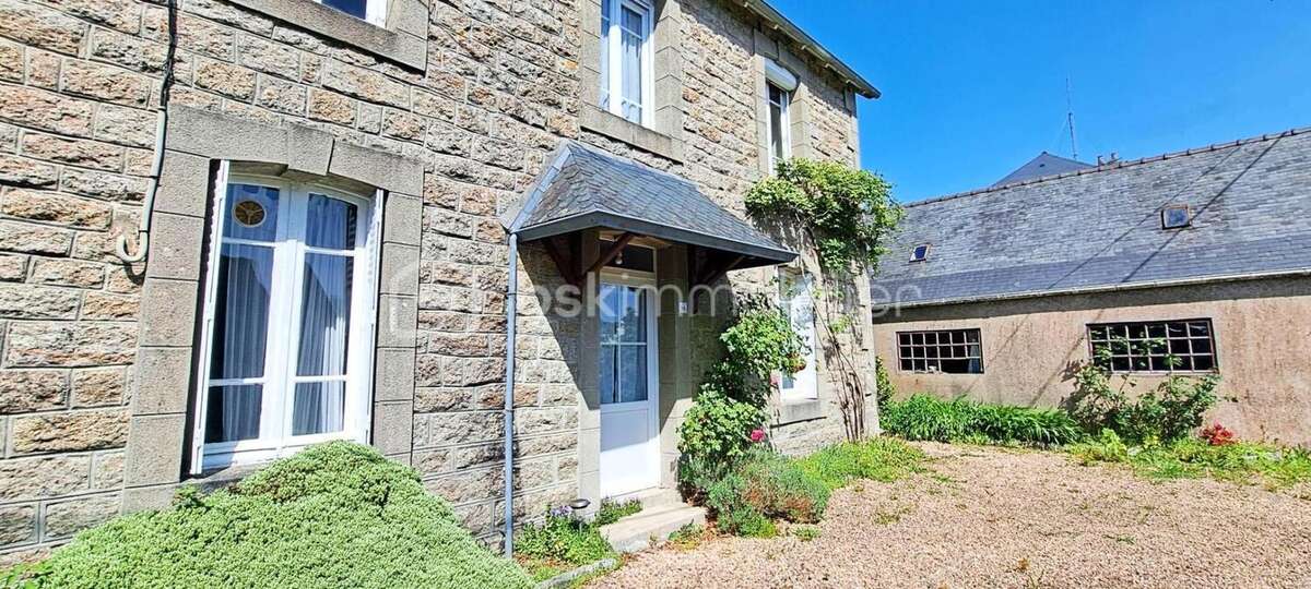 Maison à HUELGOAT
