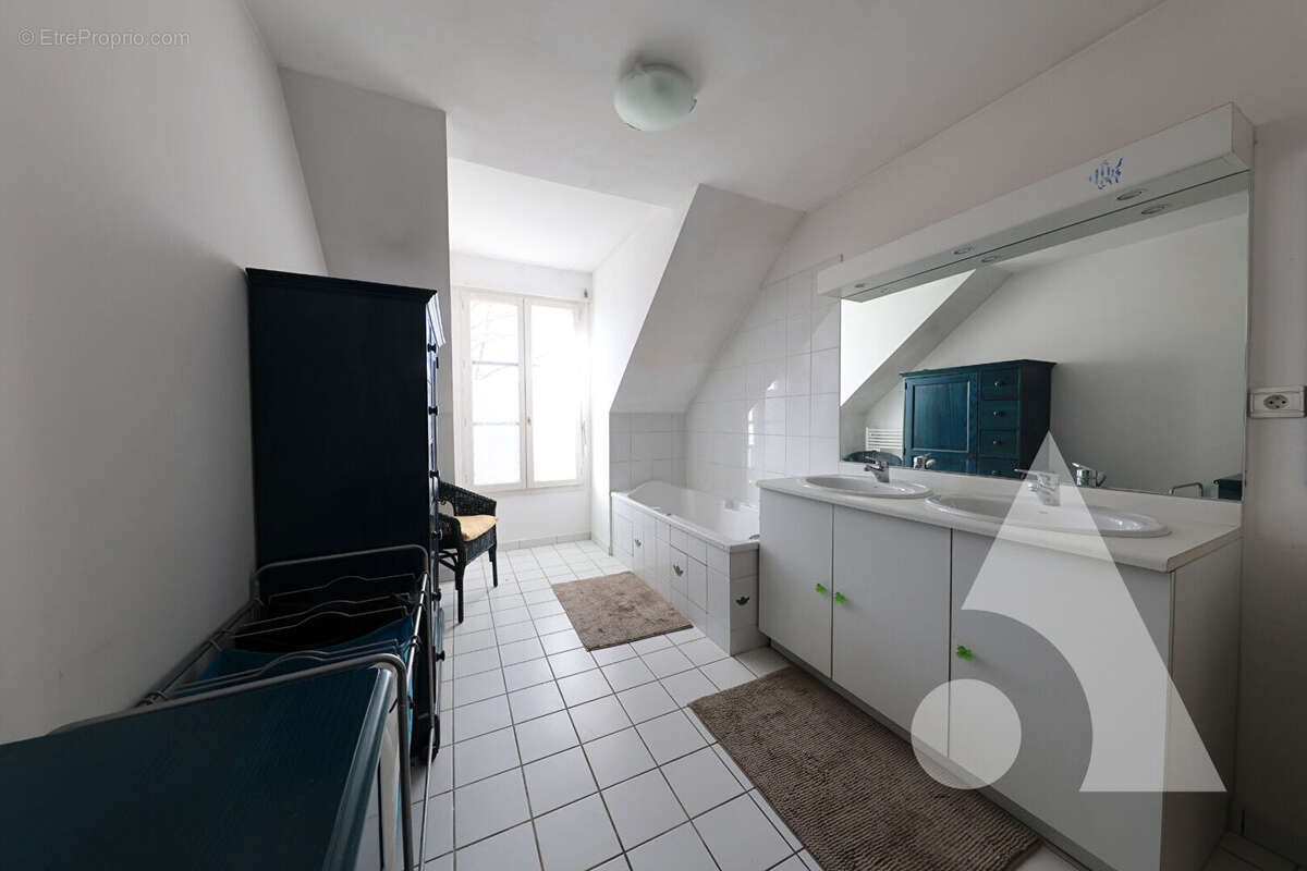 Maison à SAINT-PIERRE-DU-PERRAY