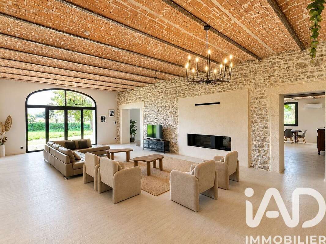 Maison 419 m² à Puy-Saint-Martin  - photo 3