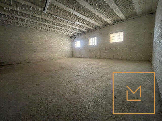 Commerce à PONT-L&#039;EVEQUE