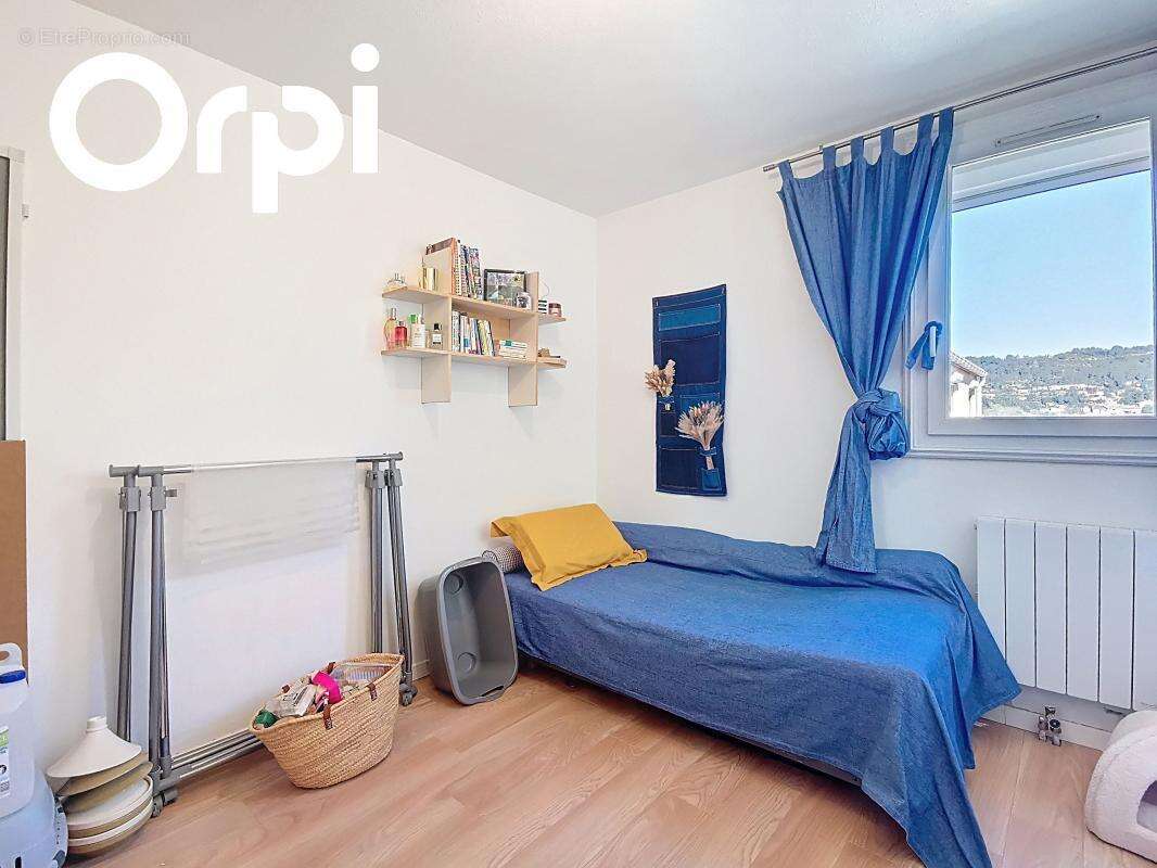 Appartement à SOLLIES-PONT