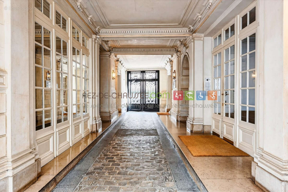 Appartement à PARIS-16E