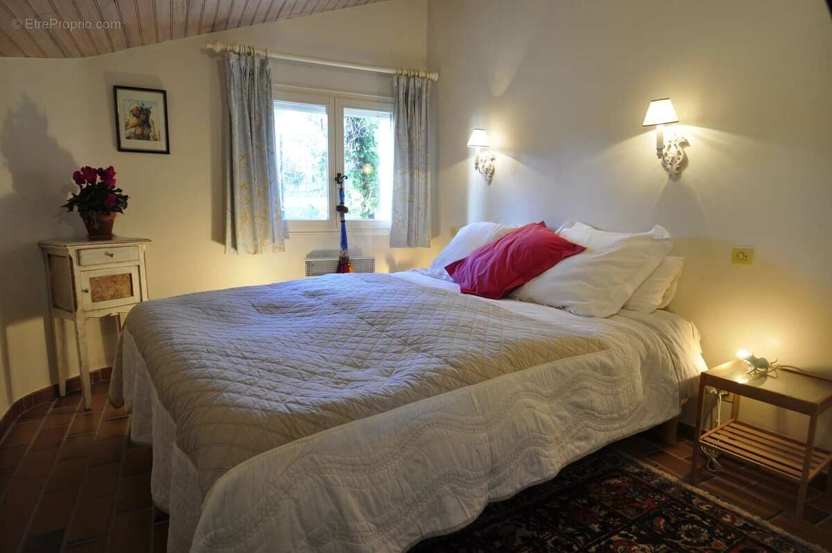 À Vendre  Propriété d'Exception avec Villa principale, Maison d'invité et Dépendance - photo 26