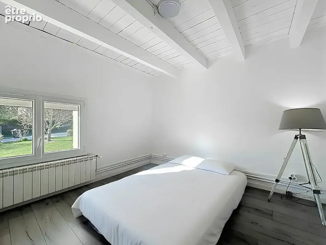 Maison type longère énovée avec dépendances. - photo 9