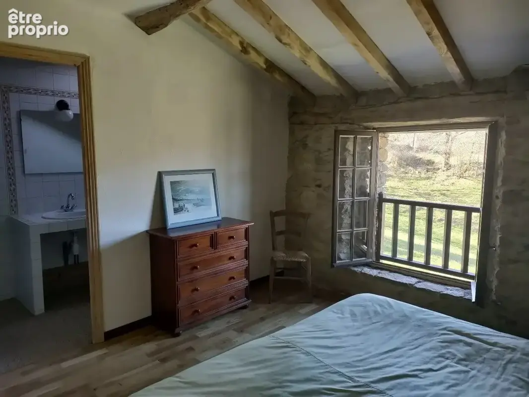 Exceptionnel !!! Ensemble immobilier sur 93 HA de terres avec ruisseau , sources ... - photo 7