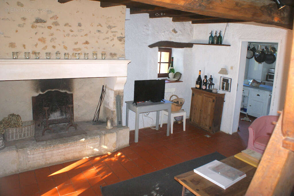 A VOIR. Belle maison en pierre de 4 chambres avec dépendances et vues sur terrain d'environ 2811m2 - photo 17