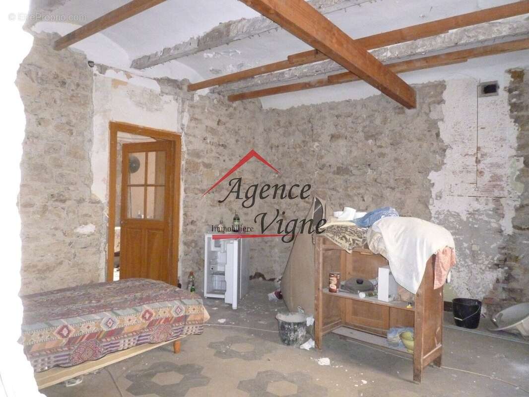 Maison de ville ancienne mitoyenne à rénover - photo 2