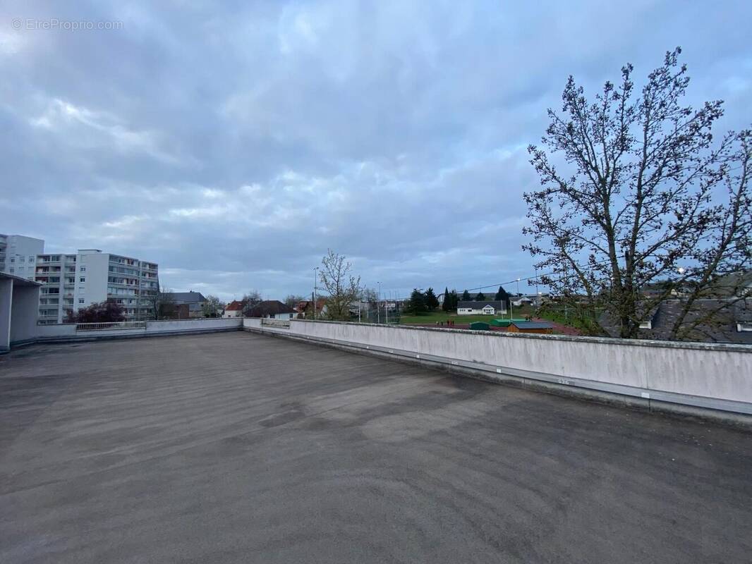 Parking à FLEURY-LES-AUBRAIS