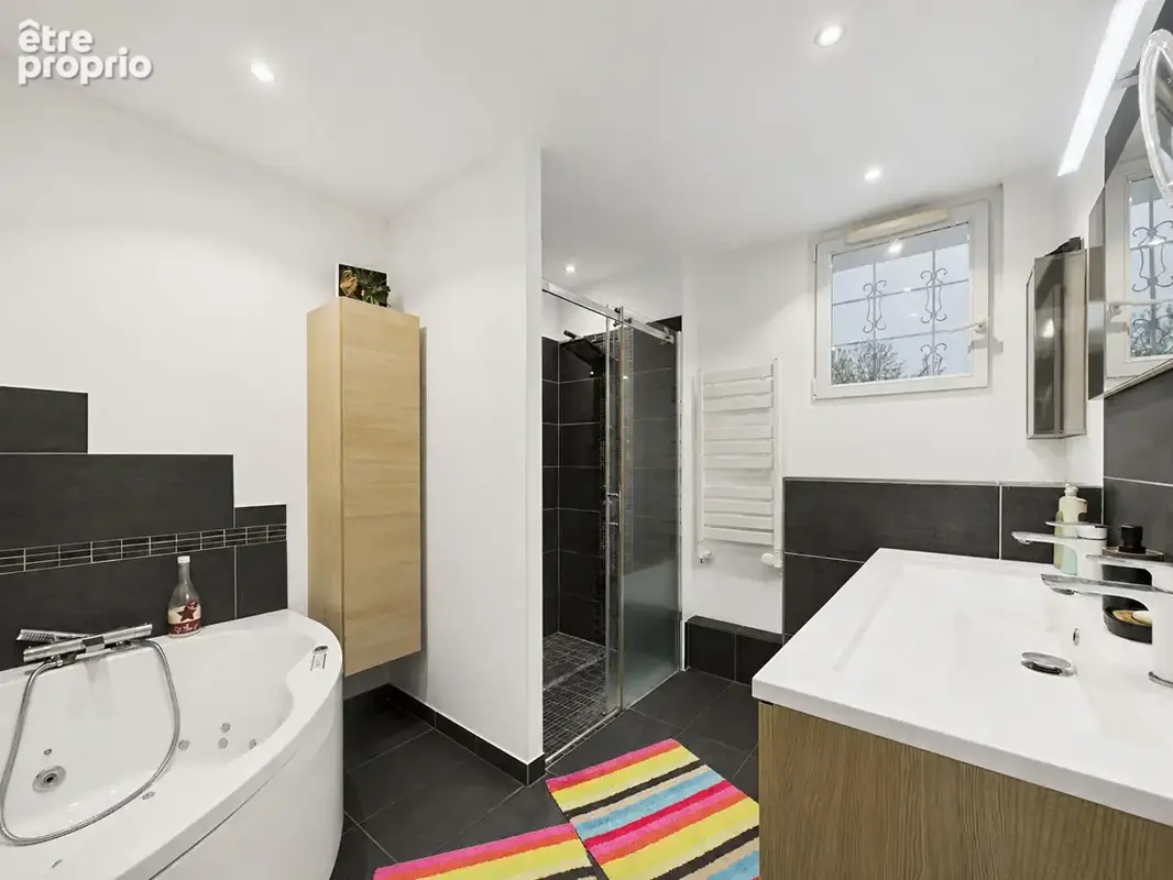 Maison familiale de 126 m2 avec 4 chambres et jardin arboré de 1 208 m² - photo 17