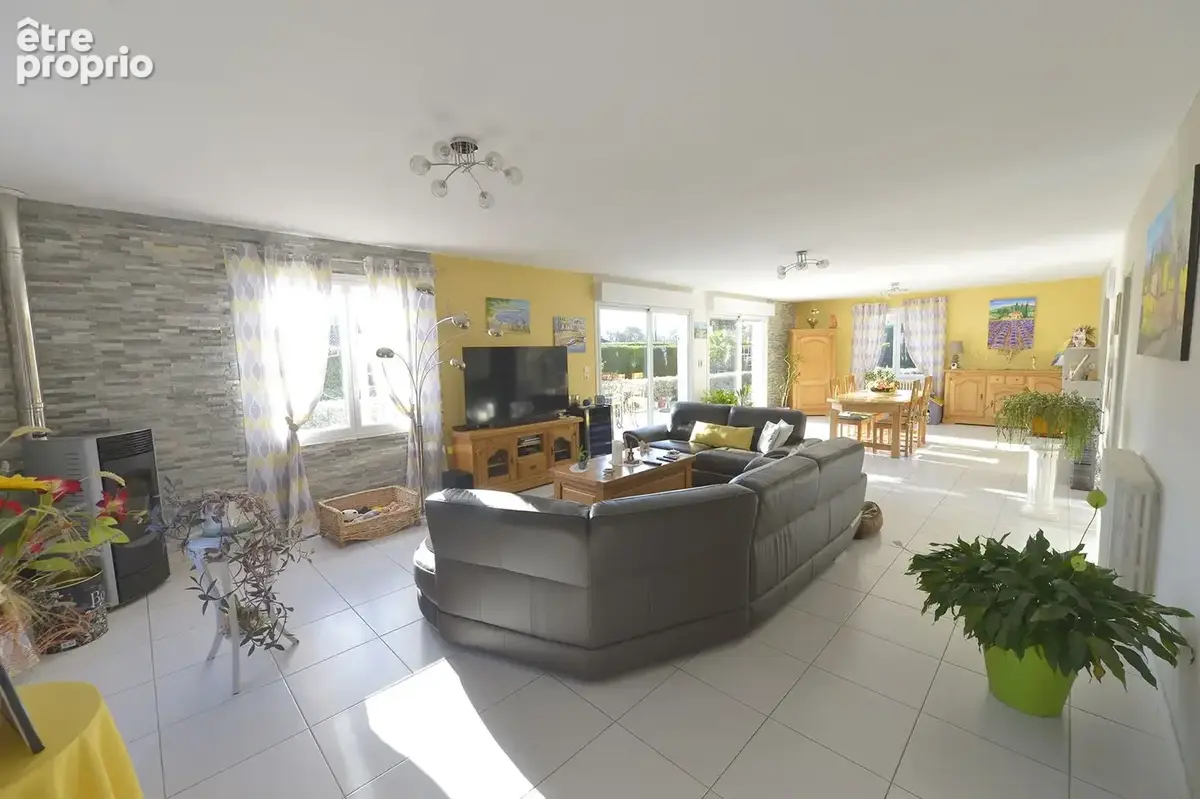 Maison 220 m² à Meursac  - photo 2