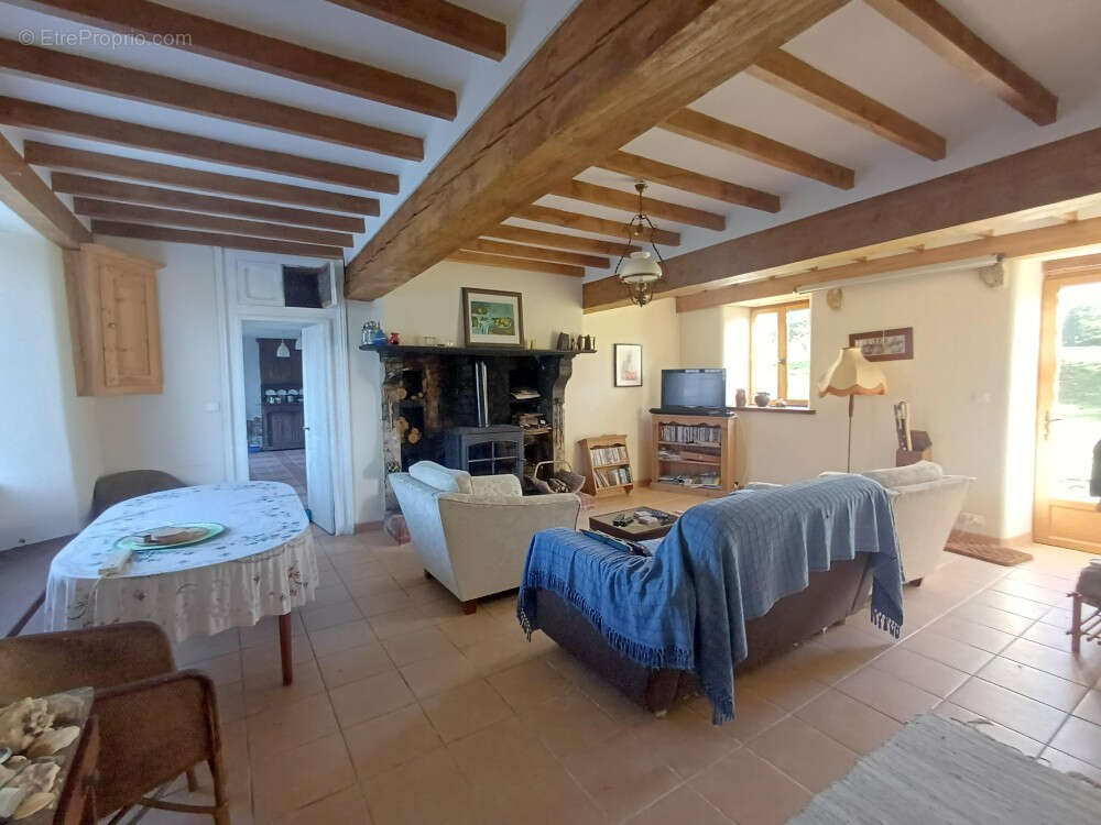 Maison à NEUVILLE-EN-BEAUMONT