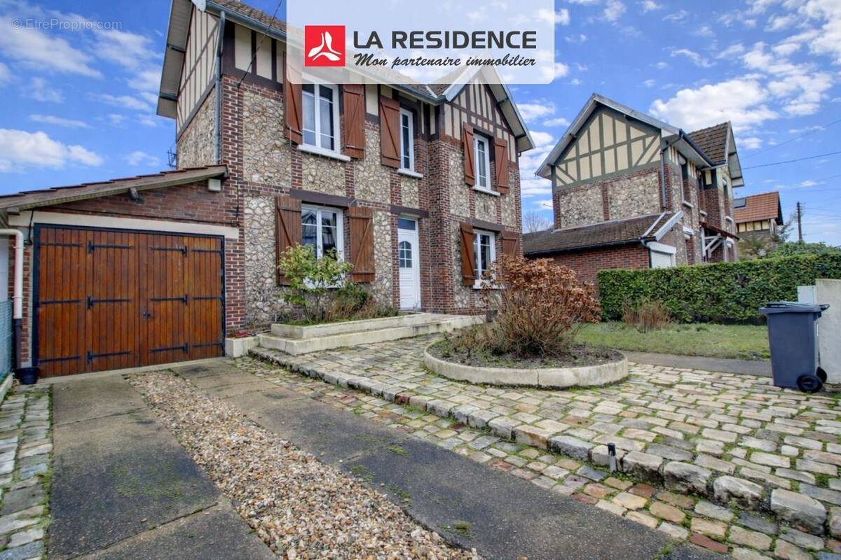 Maison à SAINT-ETIENNE-DU-ROUVRAY