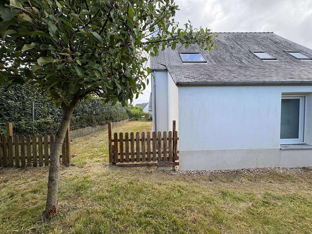 Maison à POULLAN-SUR-MER