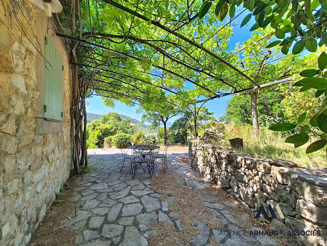 Le Castellet - Authentique bastide provençale en pierre de plain-pied avec vue panoramique - photo 5