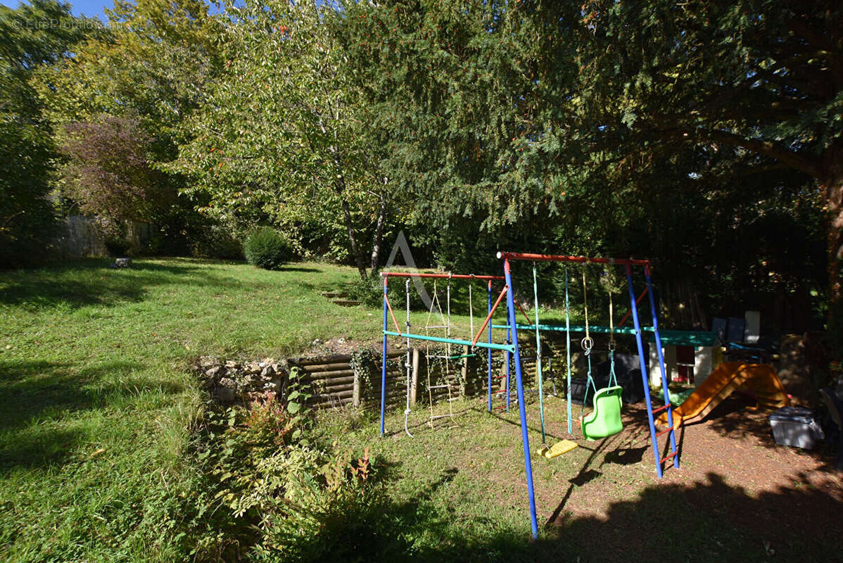 Maison à VARENNES-JARCY