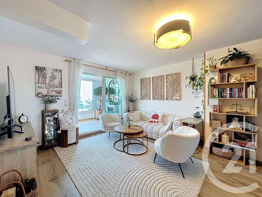 Appartement à VALLAURIS